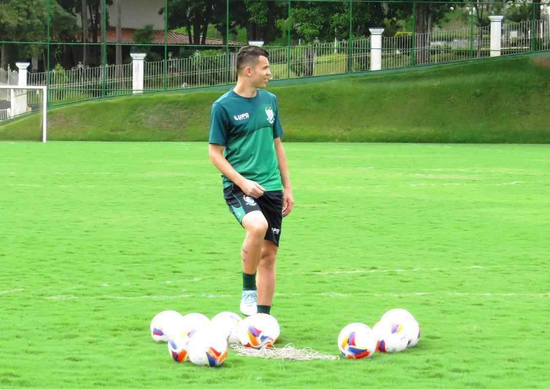 Fotos do treino do Amrica em Eli Mendes, a 21 quilmetros de Varginha, no Sul de Minas. Time alviverde encerrou preparao para jogo desta tera-feira contra o Boa, s 19h, no Melo, pela 33 rodada da Srie B.