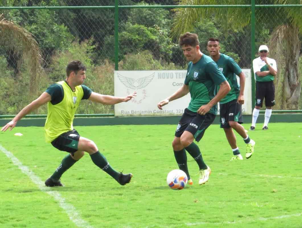 Fotos do treino do Amrica em Eli Mendes, a 21 quilmetros de Varginha, no Sul de Minas. Time alviverde encerrou preparao para jogo desta tera-feira contra o Boa, s 19h, no Melo, pela 33 rodada da Srie B.