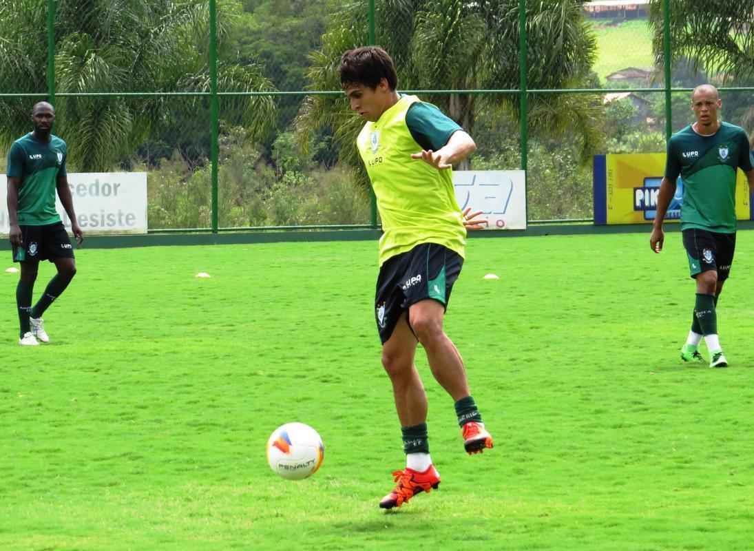Fotos do treino do Amrica em Eli Mendes, a 21 quilmetros de Varginha, no Sul de Minas. Time alviverde encerrou preparao para jogo desta tera-feira contra o Boa, s 19h, no Melo, pela 33 rodada da Srie B.