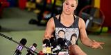Ronda Rousey recebe batalho de jornalistas em sua academia