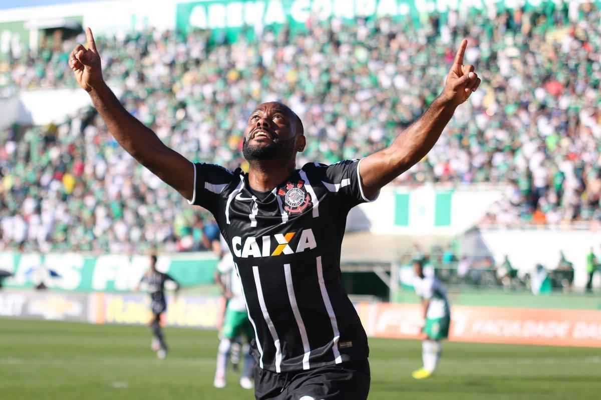 Na sequncia, aparece o atacante Vagner Love, do Corinthians. Ele  autor de 11 gols e duas assistncias.