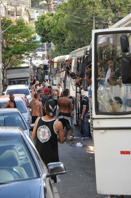 PM levou corintianos para concentrao de atleticanos e teve que usar bombas na disperso