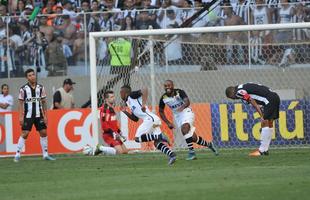 UM RIVAL ACIMA DA MDIA - Apesar desses tropeos, o Atltico fez boa campanha, est muito perto de chegar  quarta Copa Libertadores consecutiva. Mas um ponto esteve fora do alcance atleticano: um rival acima da mdia histrica do Campeonato Brasileiro. O Corinthians abriu 11 pontos de vantagem restando cinco rodadas. So 73 pontos, um aproveitamento de 73,7%. O recorde do Brasileiro com 20 clubes - a partir de 2006 -  do Cruzeiro, com 80 pontos e 70,2% de rendimento em 2014.