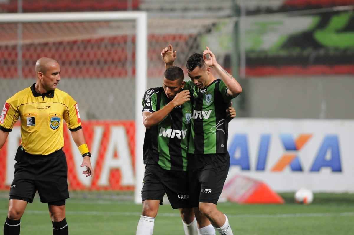 Fotos do jogo entre Amrica e Paysandu no Independncia