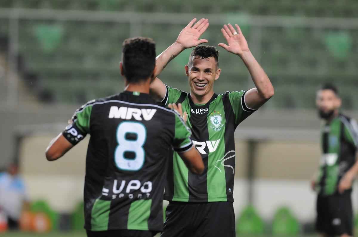 Fotos do jogo entre Amrica e Paysandu no Independncia