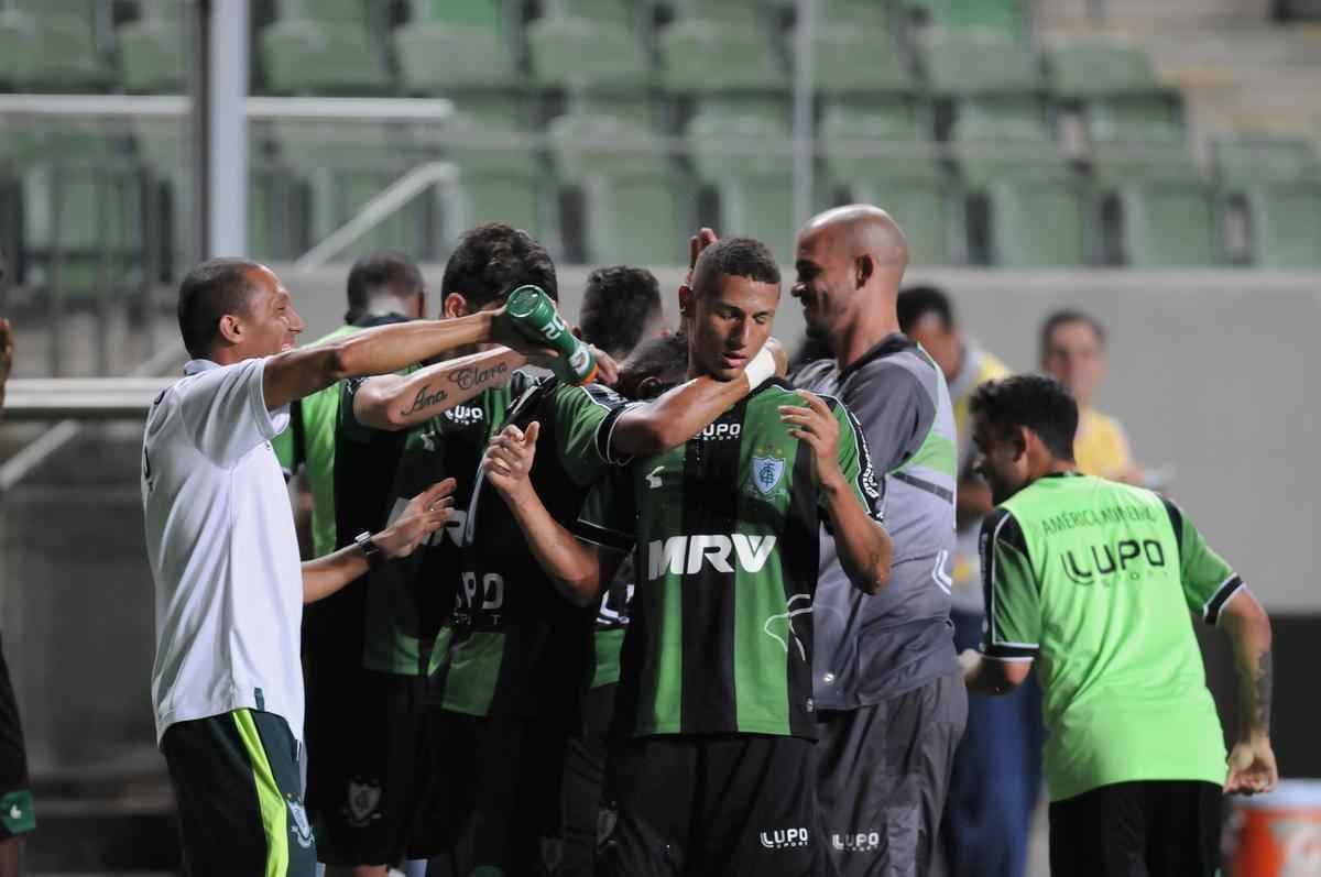 Fotos do jogo entre Amrica e Paysandu no Independncia