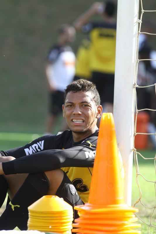 Alex Silva - Tem contrato at 2017. Esteve no Sport, mas hoje se recupera de leso na Cidade do Galo. Pode voltar ao time no ano que vem