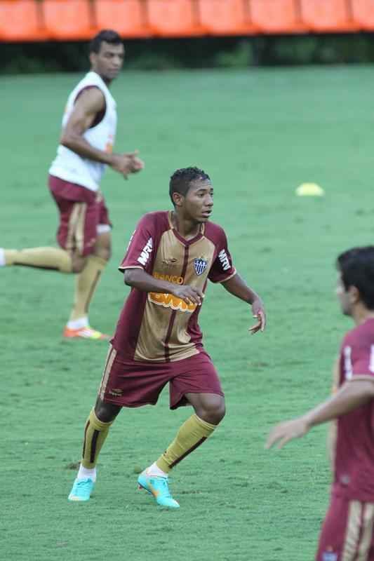 Leleu - Com contrato at 2018, a revelao do Galo est no Madureira-RJ