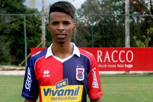 Henrique - Jogador da base est emprestado ao Paran 