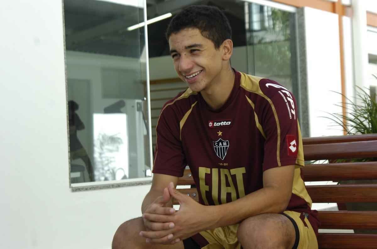 Renan Oliveira - O meia do Ava tem contrato com o Atltico at dezembro de 2016