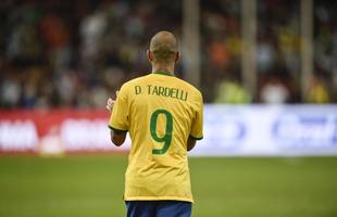 Antes de sua transferncia para a China, Tardelli foi chamado para a Seleo, por Dunga, depois do fiasco do Brasil no Mundial de 2014.