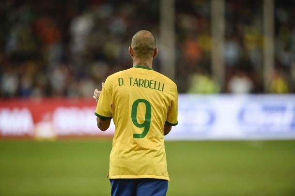 Antes de sua transferência para a China, Tardelli foi chamado para a Seleção, por Dunga, depois do fiasco do Brasil no Mundial de 2014.