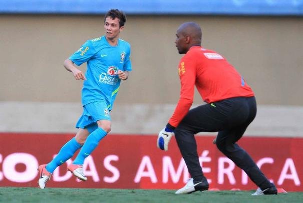 A boa temporada alvinegra em 2012 resultou na convocação do jovem Bernard, uma das revelações do Galo.