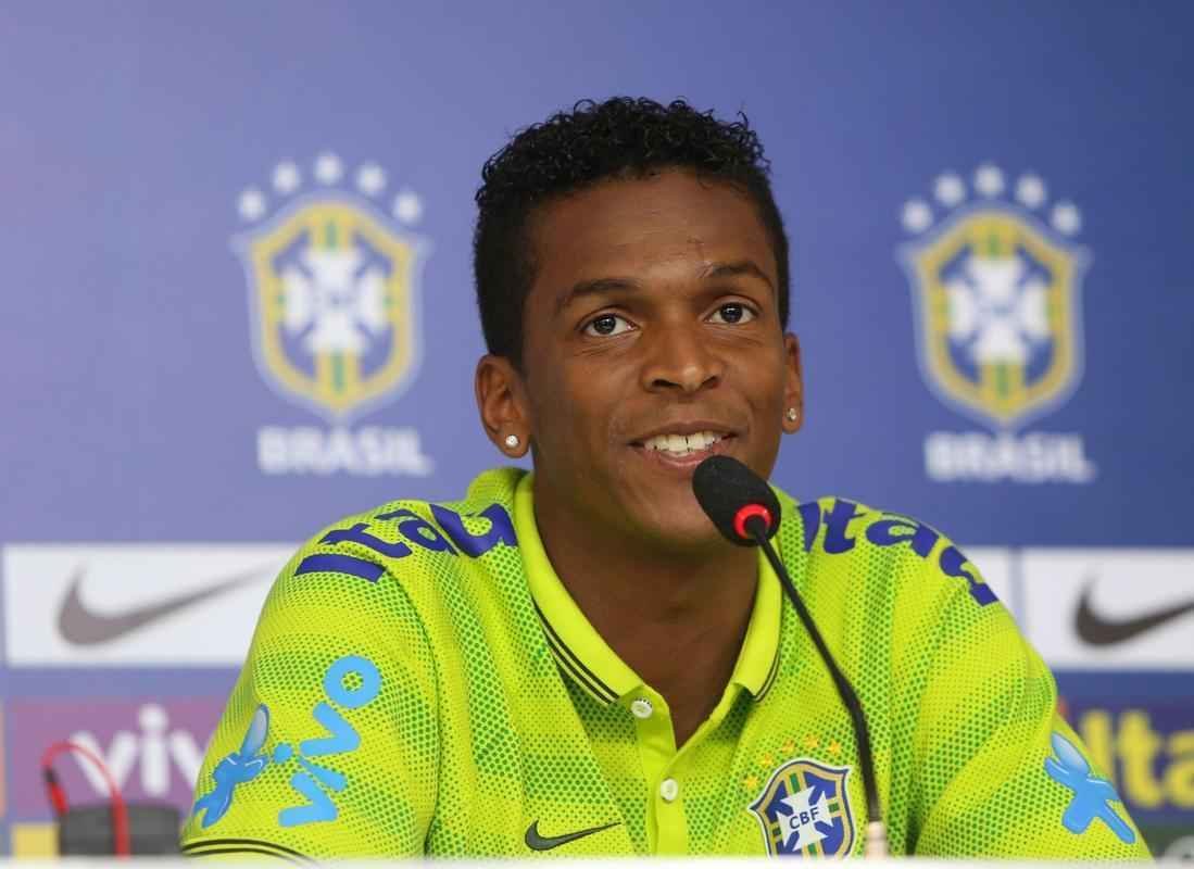 J foi convocado para a Copa de 2014 e chegou a ter algumas oportunidades no decorrer dos jogos. Porm, o reserva de Fred no balanou as redes no Mundial.