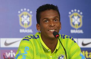 J foi convocado para a Copa de 2014 e chegou a ter algumas oportunidades no decorrer dos jogos. Porm, o reserva de Fred no balanou as redes no Mundial.