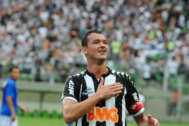 Na temporada 2012, o capitão atleticano foi chamado novamente para jogar pelo Brasil.