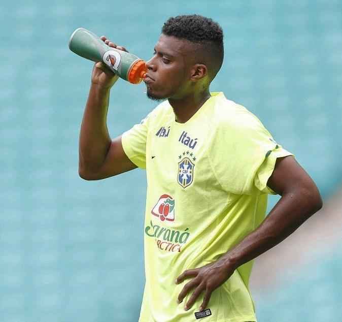 Com a suspenso de David Luiz, o zagueiro Jemerson foi chamado por Dunga para as Eliminatrias da Copa do Mundo de 2018. A convocao, feita em novembro de 2015, foi para a partida contra o Peru. O zagueiro no entrou em campo 