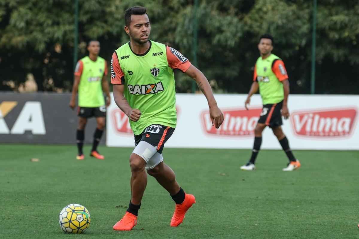 Na primeira convocao do tcnico Tite para a Seleo Brasileira, o volante Rafael Carioca foi o escolhido do Galo para integrar a lista de jogadores para partidas das Eliminatrias da Copa do Mundo de 2018