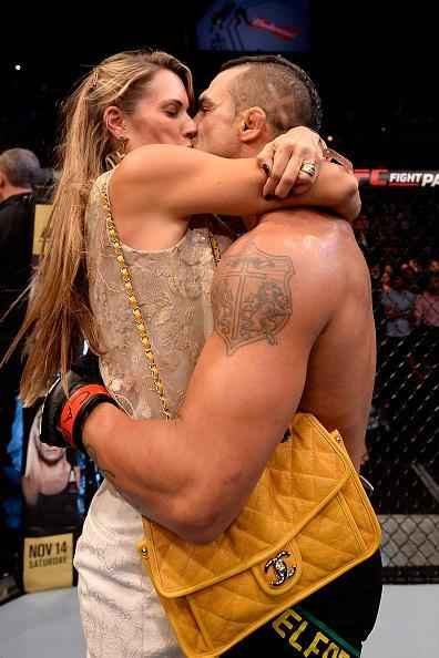 Veja a galeria de fotos do super nocaute de Vitor Belfort