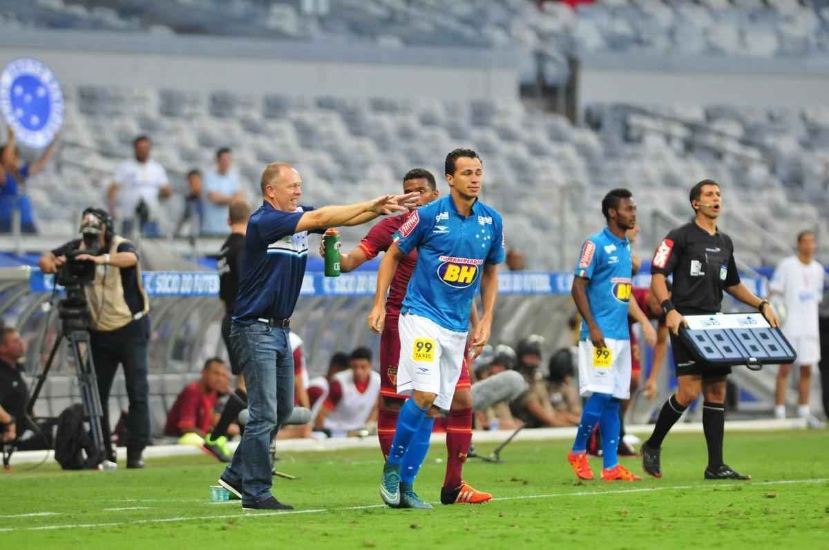 Confira as fotos do jogo entre Cruzeiro e So Paulo no Mineiro