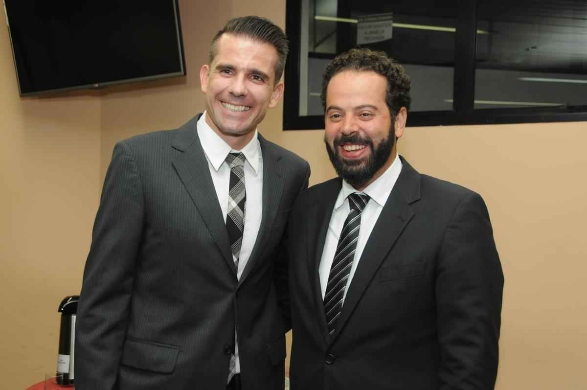 Victor recebe ttulo de cidado honorrio na Cmara Municipal de BH