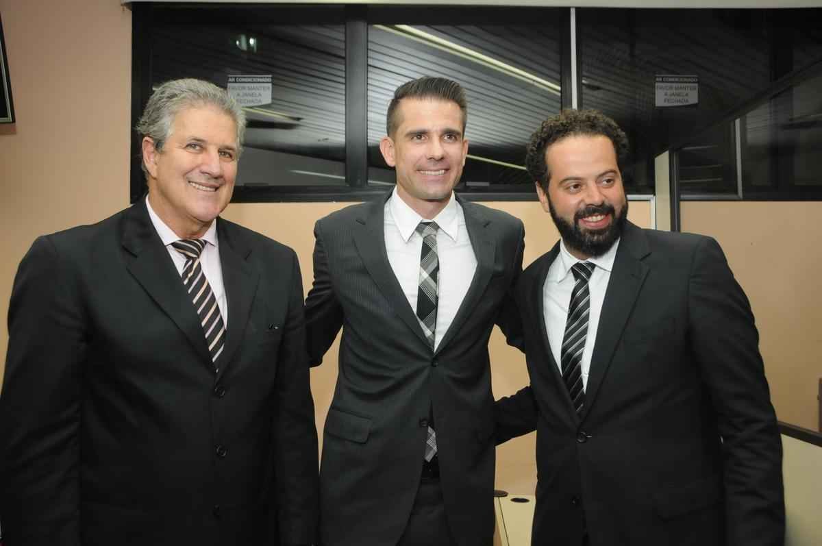 Victor recebe ttulo de cidado honorrio na Cmara Municipal de BH