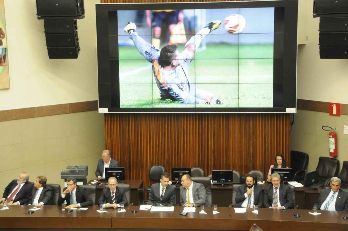 Victor recebe ttulo de cidado honorrio na Cmara Municipal de BH