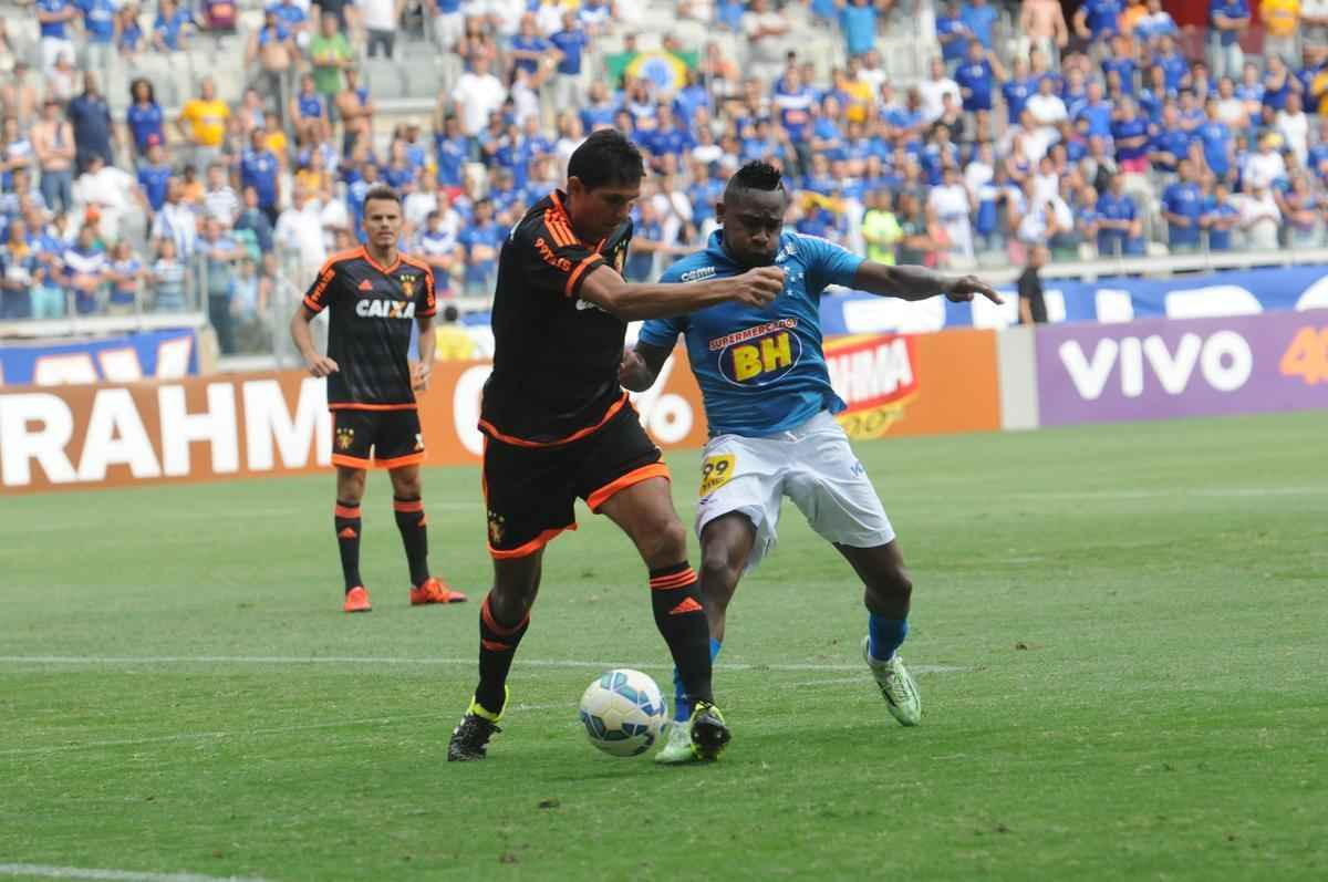 Fotos do primeiro tempo de Cruzeiro x Sport, no Mineiro, pela 35 rodada do Campeonato Brasileiro (Gladyston Rodrigues/EM D.A Press)