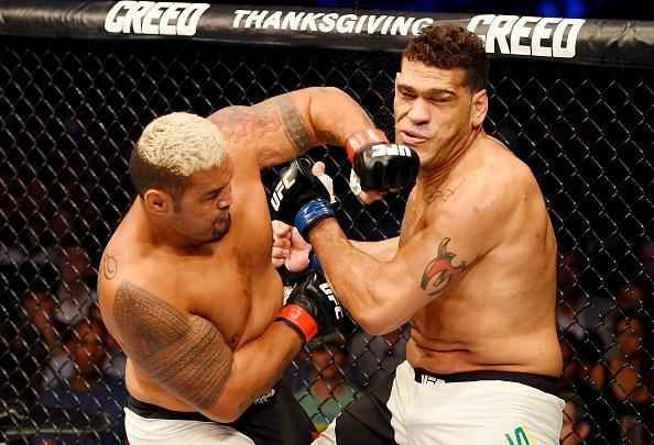 Em revanche depois de empate em duelo pico, h dois anos, Mark Hunt detona Antnio Pezo no UFC em Melbourne, vencendo por nocaute no primeiro round