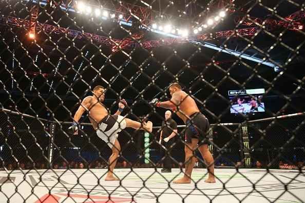 Em revanche depois de empate em duelo pico, h dois anos, Mark Hunt detona Antnio Pezo no UFC em Melbourne, vencendo por nocaute no primeiro round