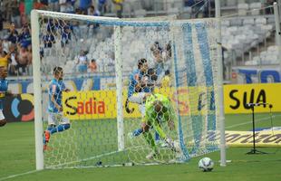 Depois de passar em branco na etapa inicial, Cruzeiro fez 3 a 0 no Sport no segundo tempo, gols de Willians, Durval (contra) e Marcos Vincius