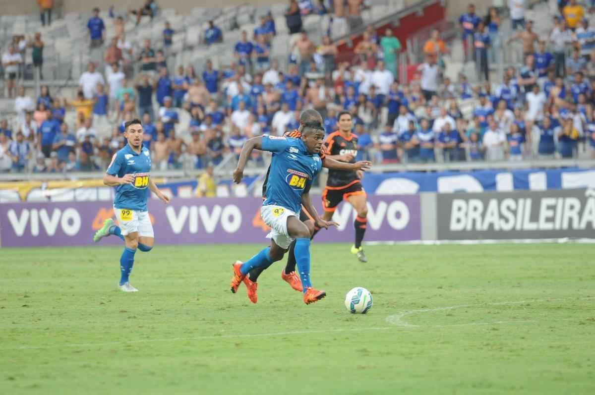 Depois de passar em branco na etapa inicial, Cruzeiro fez 3 a 0 no Sport no segundo tempo, gols de Willians, Durval (contra) e Marcos Vincius