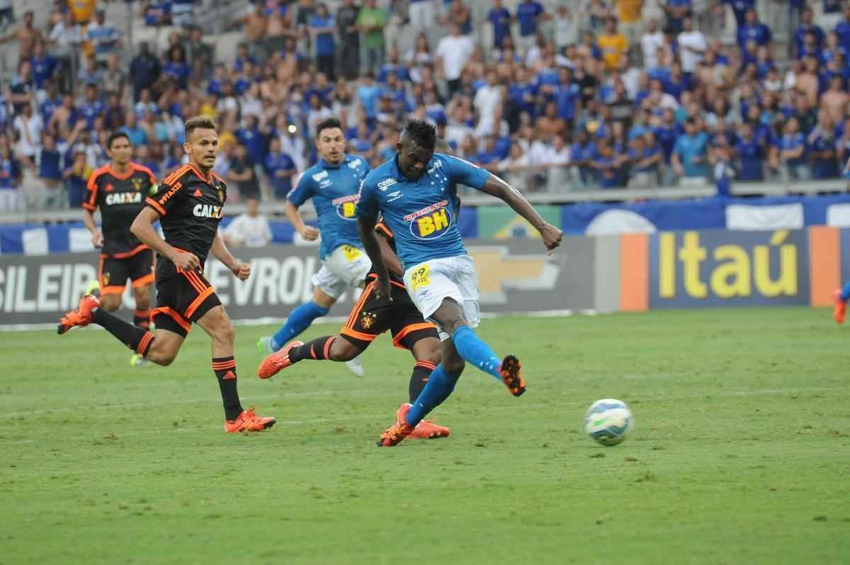 Depois de passar em branco na etapa inicial, Cruzeiro fez 3 a 0 no Sport no segundo tempo, gols de Willians, Durval (contra) e Marcos Vincius