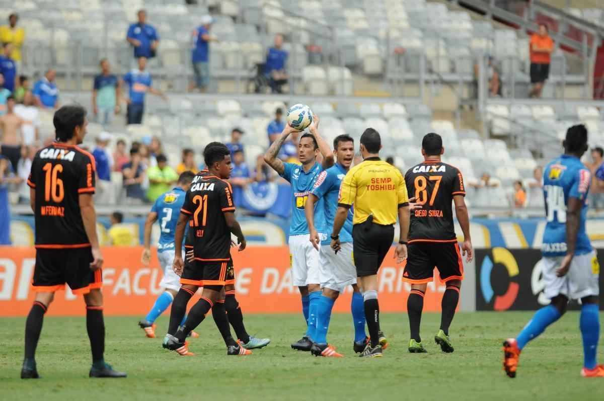 Depois de passar em branco na etapa inicial, Cruzeiro fez 3 a 0 no Sport no segundo tempo, gols de Willians, Durval (contra) e Marcos Vincius