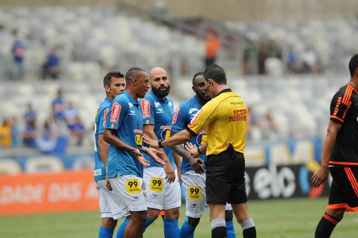 Depois de passar em branco na etapa inicial, Cruzeiro fez 3 a 0 no Sport no segundo tempo, gols de Willians, Durval (contra) e Marcos Vincius