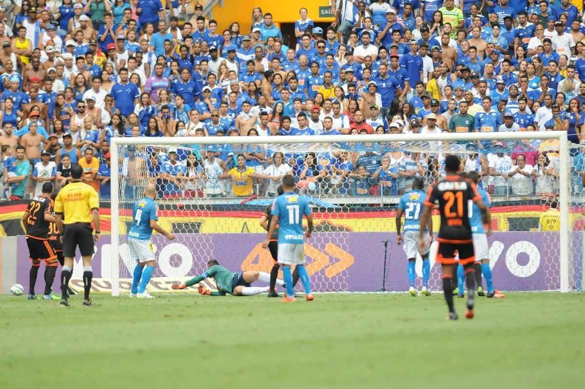 Depois de passar em branco na etapa inicial, Cruzeiro fez 3 a 0 no Sport no segundo tempo, gols de Willians, Durval (contra) e Marcos Vincius
