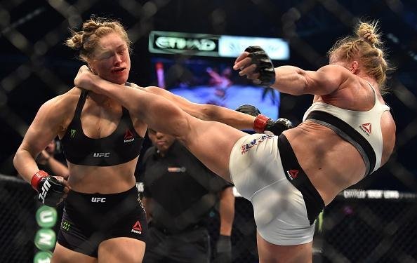 A ltima vtima foi Ronda Rousey, maior estrela do UFC na atualidade. Rowdy foi nocauteada por Holly Holm na luta principal da edio 193, no fim de semana passado, e deu adeus ao ttulo e  invencibilidade