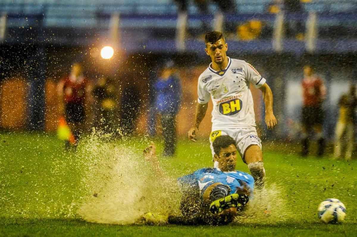 Ava 1 x 1 Cruzeiro: em campo encharcado, Cruzeiro foi melhor, mas no conseguiu a vitria fora de casa. Gol de Damio.
