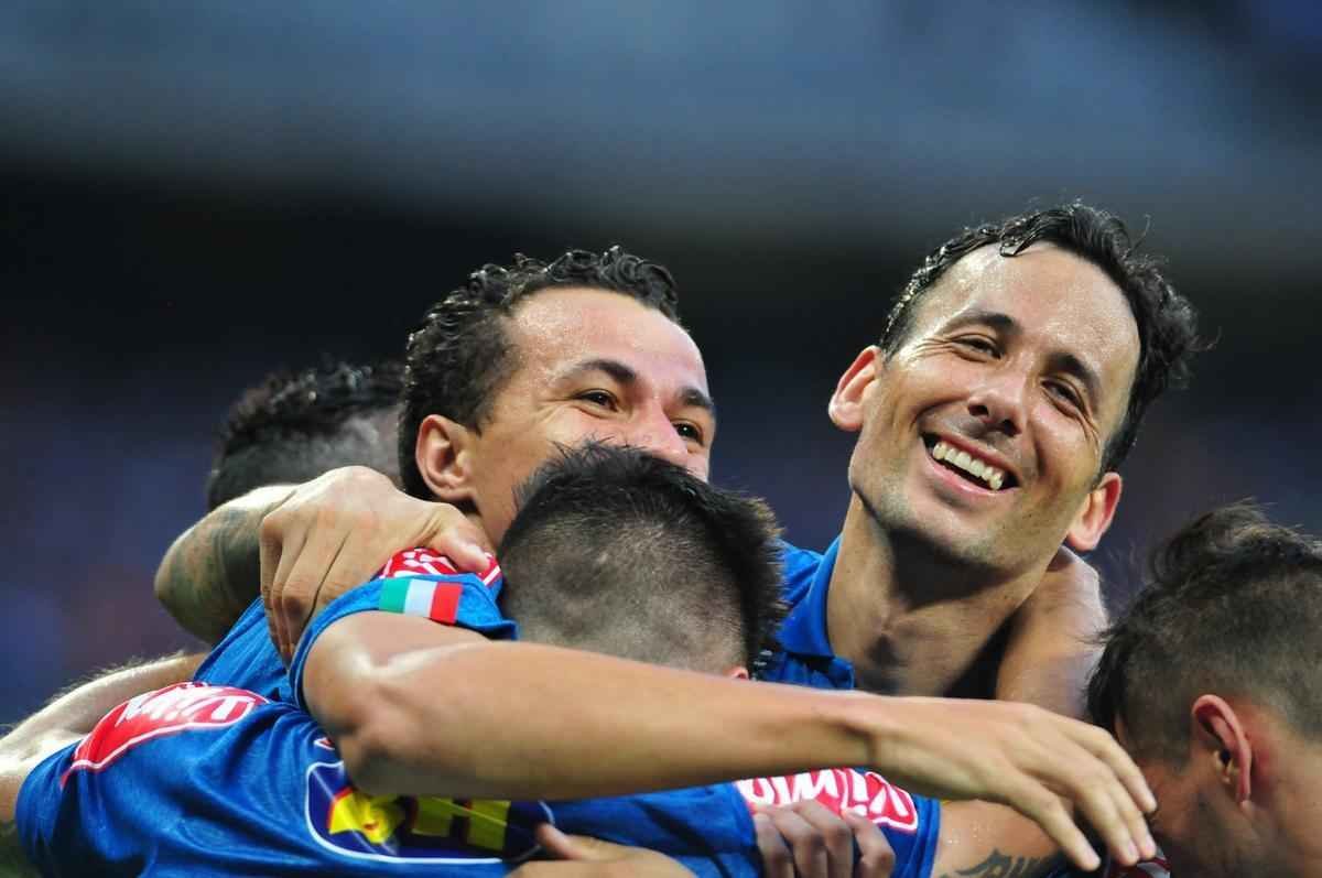 Cruzeiro 2 x 1 So Paulo: clube celeste saiu atrs no placar, mas arrancou a vitria, com gols de Damio e Willian.