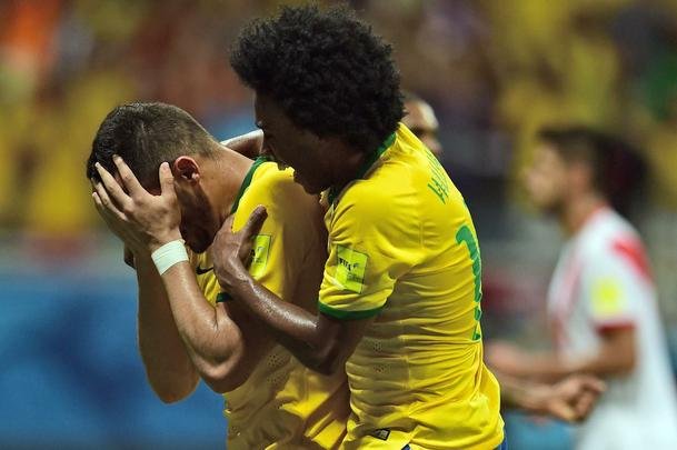 Imagens do jogo entre Brasil x Peru em Salvador