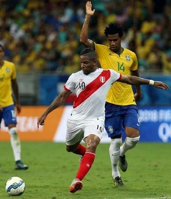 Imagens do jogo entre Brasil x Peru em Salvador