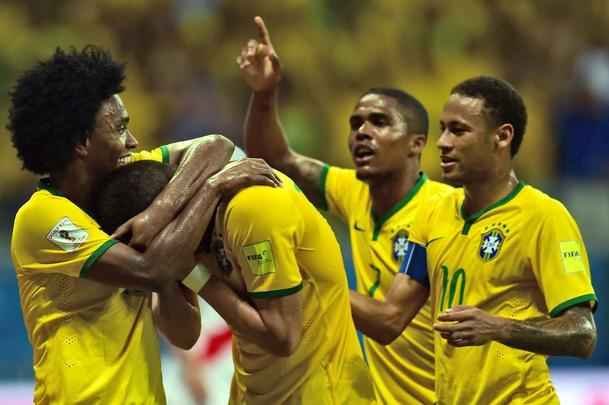 Imagens do jogo entre Brasil x Peru em Salvador