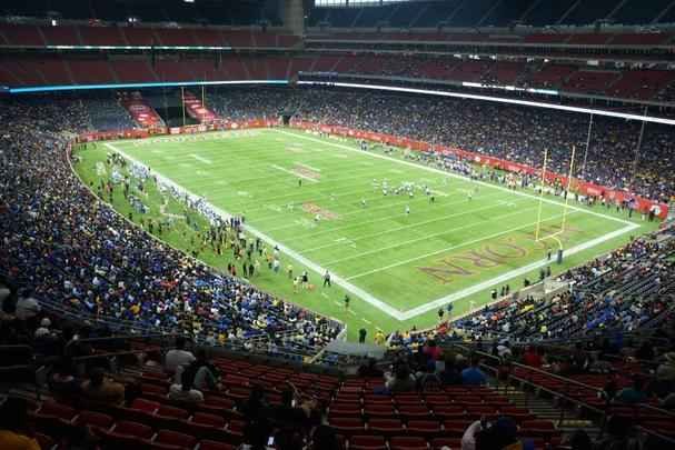 O NRG Stadium é localizado em Houston, no Texas, e tem capacidade para 71.500 pessoas