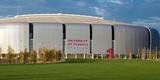 O University of Phoenix Stadium fica no sub�rbiu de Phoenix, no Arizona, e pode recever mais de 63.000 pessoas