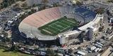 Localizado em Pasadena, sub�rdio de Los Angeles (Calif�rnia), o Rose Bowl Stadium tem capacidade para 92.542 espectadores