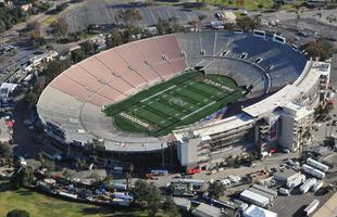 Localizado em Pasadena, subrdio de Los Angeles (Califrnia), o Rose Bowl Stadium tem capacidade para 92.542 espectadores