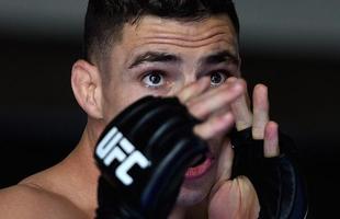 Imagens do treino aberto do UFC em Monterrey - Diego Sanchez se protege na guarda