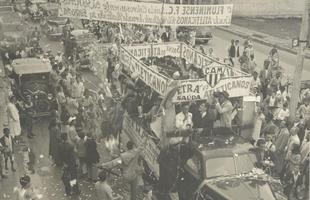 Multido festeja o retorno dos 'Campees do Gelo' a Belo Horizonte, em 1950