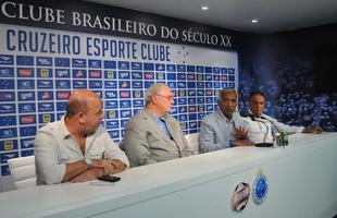 Momentos da passagem de Isaas Tinoco pelo Cruzeiro. Anunciado como diretor de futebol em 22 de julho deste ano, Tinoco s permaneceu no cargo at 31 de agosto