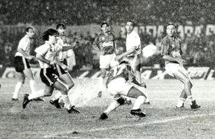 Primeiro jogo da final, no Mineiro, foi disputado debaixo de forte chuva